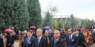 УВАЖЕНИЕ И ВЕРНОСТЬ ЛИДЕРУ НАЦИИ